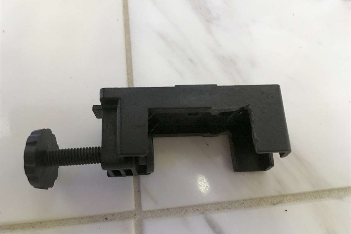 自動エサやり機　固定具