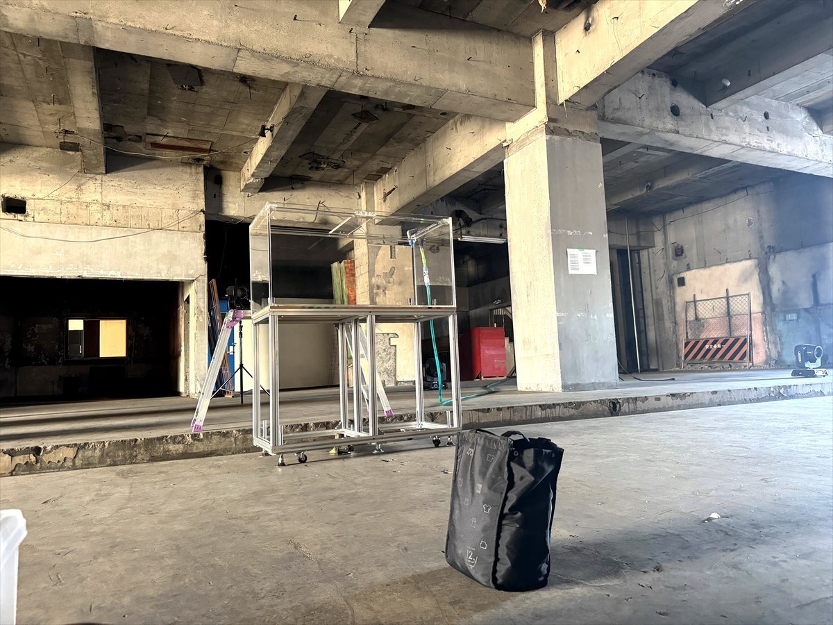 撮影用水槽　設置作業