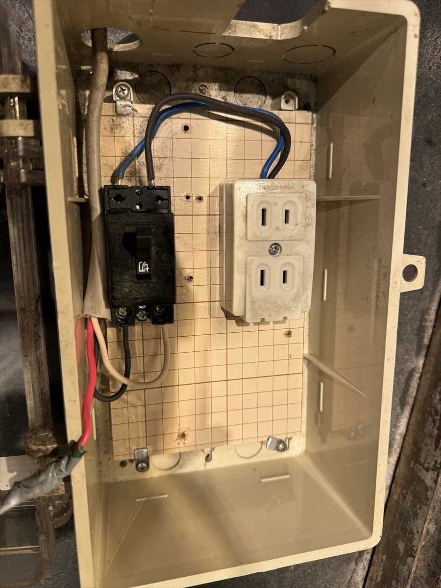 水槽　電源BOX
