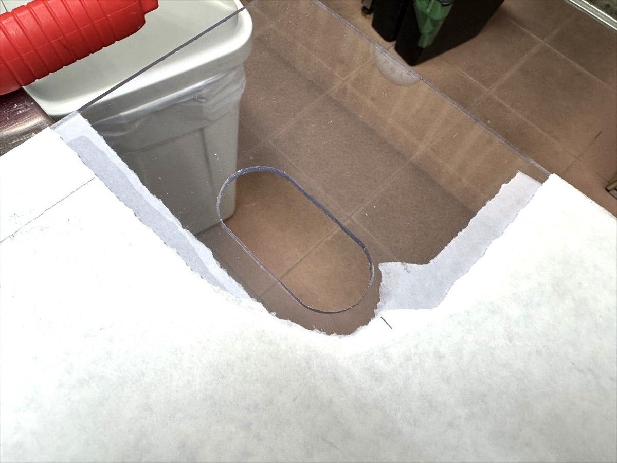 水槽フタ　自動エサやり機