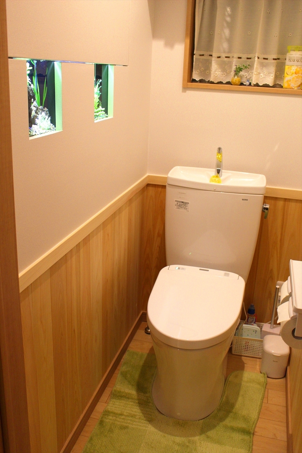 越谷市個人宅　埋込水槽　トイレ